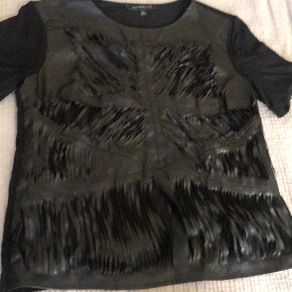 Shredded leather black top - Picture 2 of 6